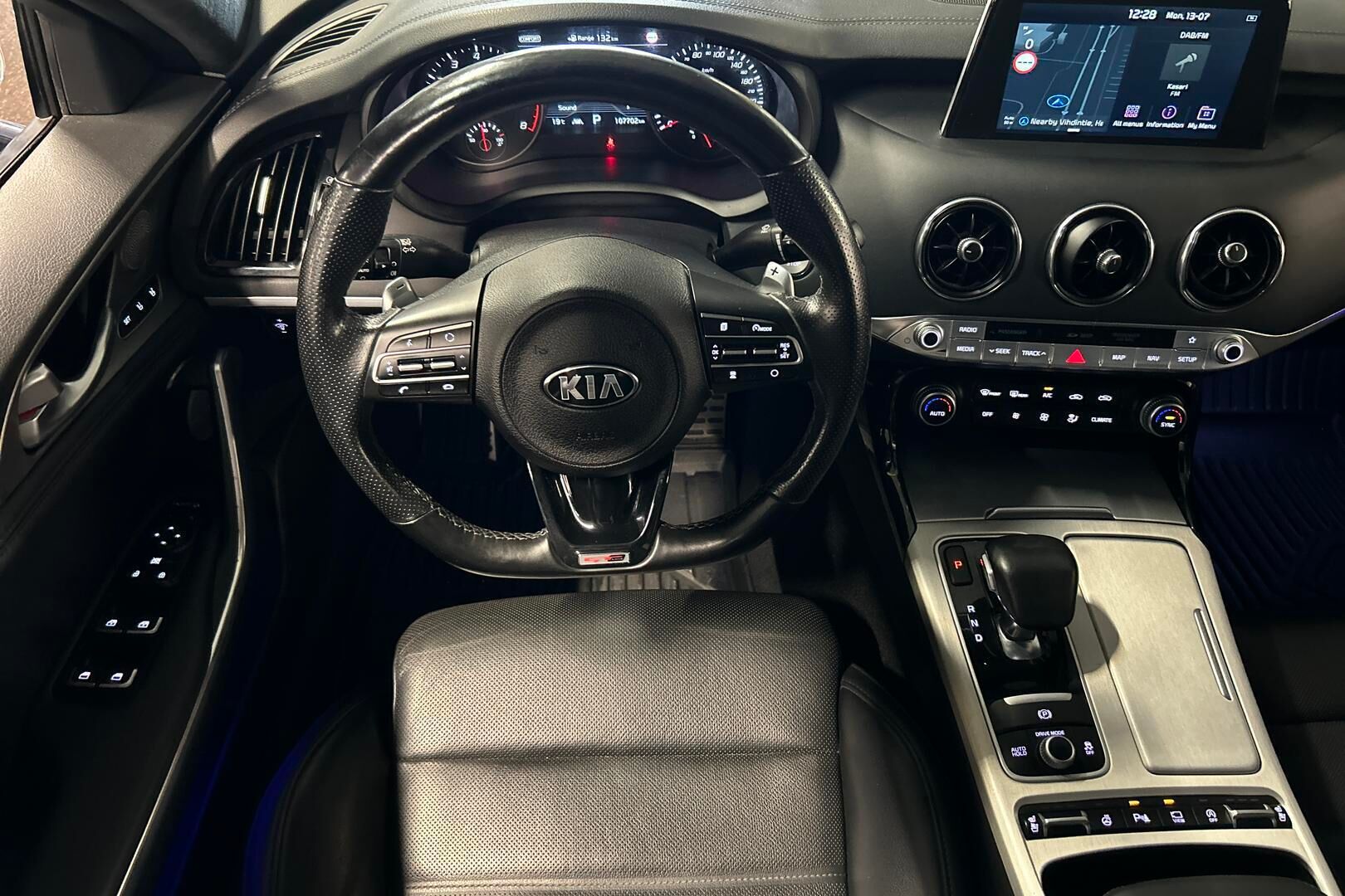 Kia Stinger iso kuva 24