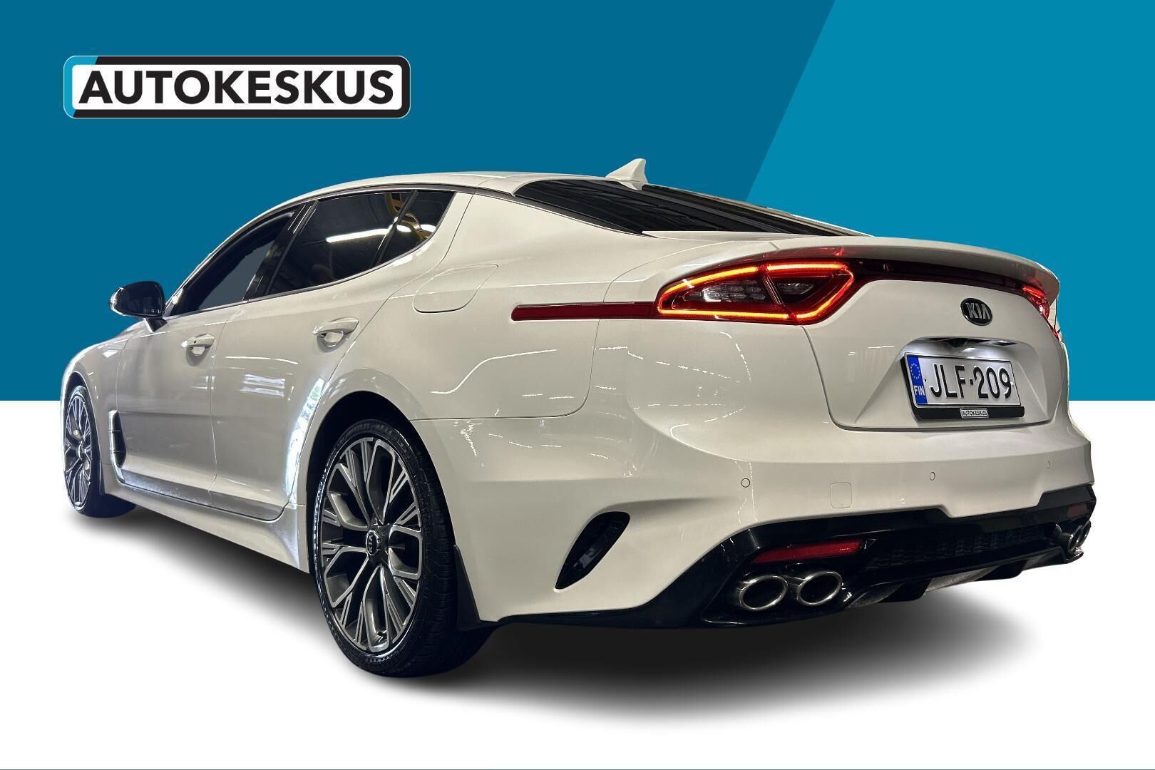 Kia Stinger iso kuva 32