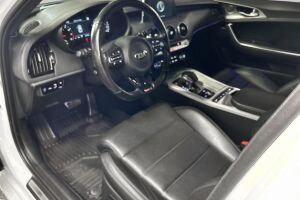 Kia Stinger esikatselu 33