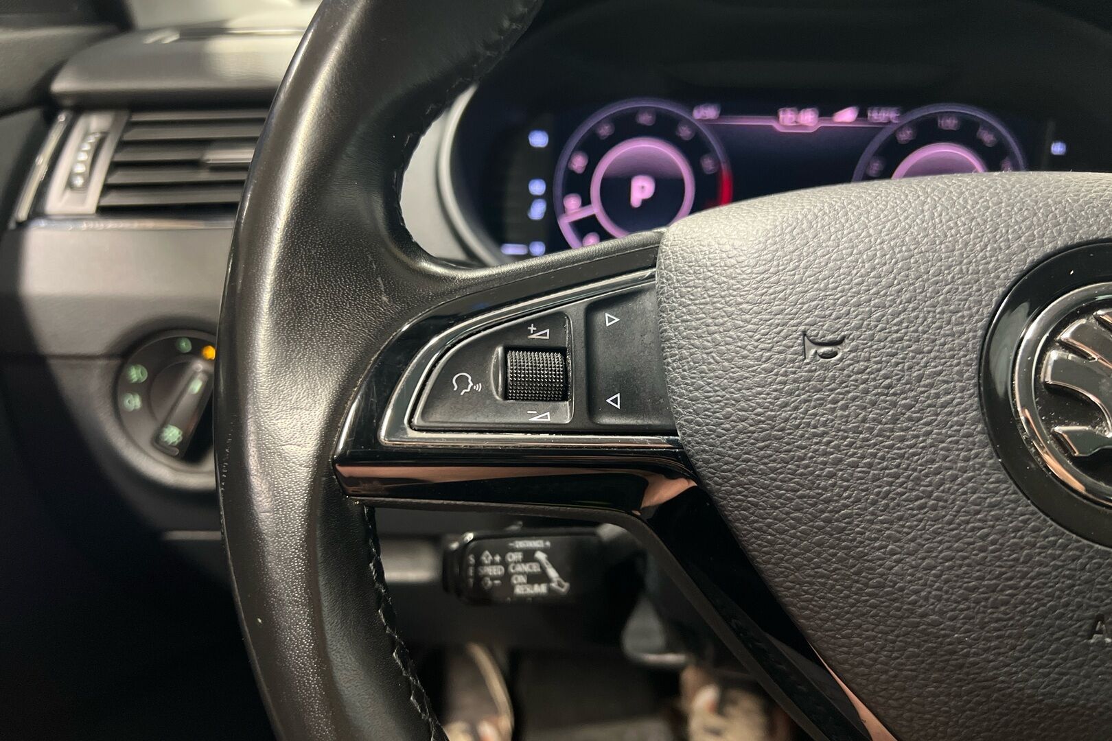 Skoda Octavia iso kuva 13