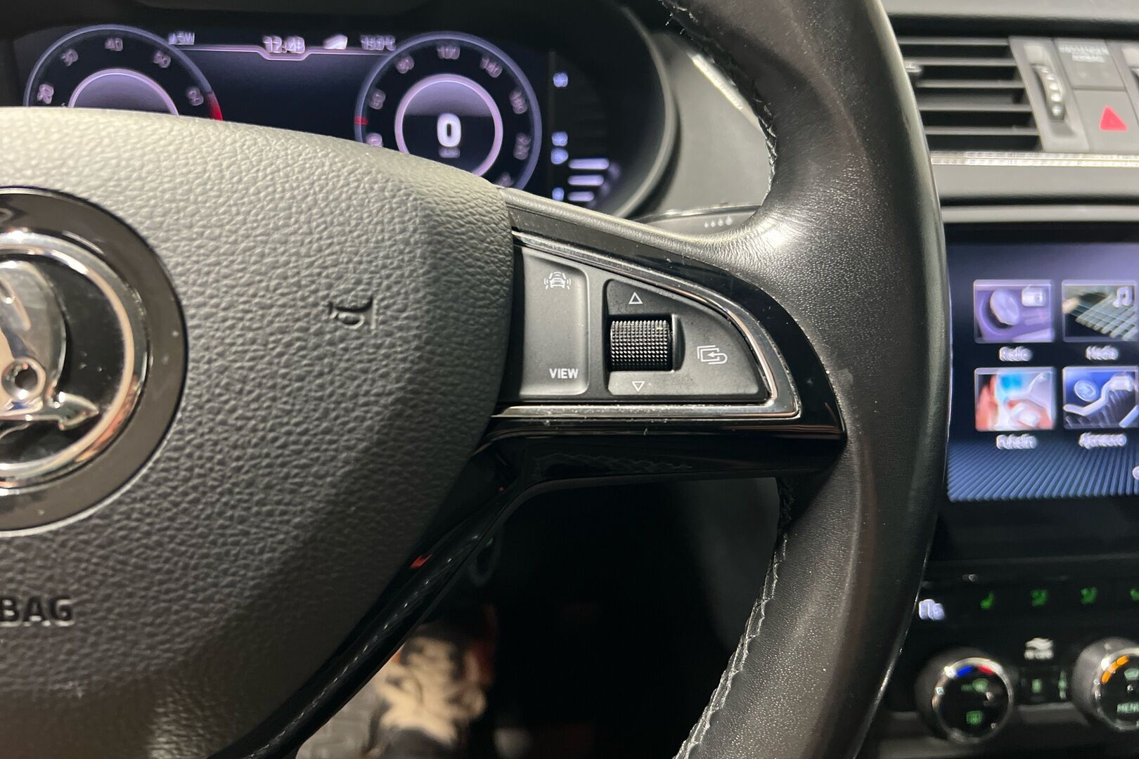 Skoda Octavia iso kuva 14