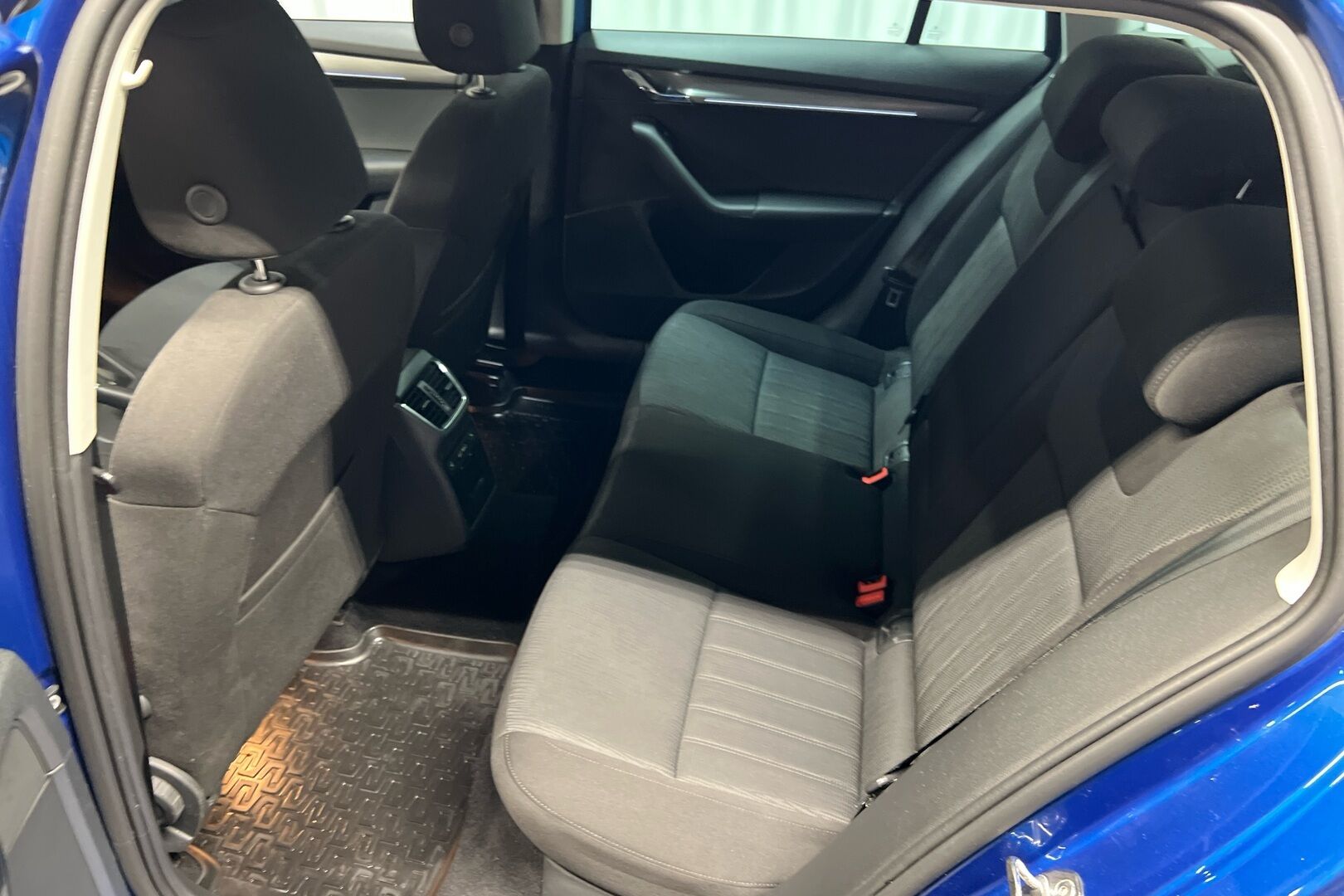 Skoda Octavia iso kuva 8