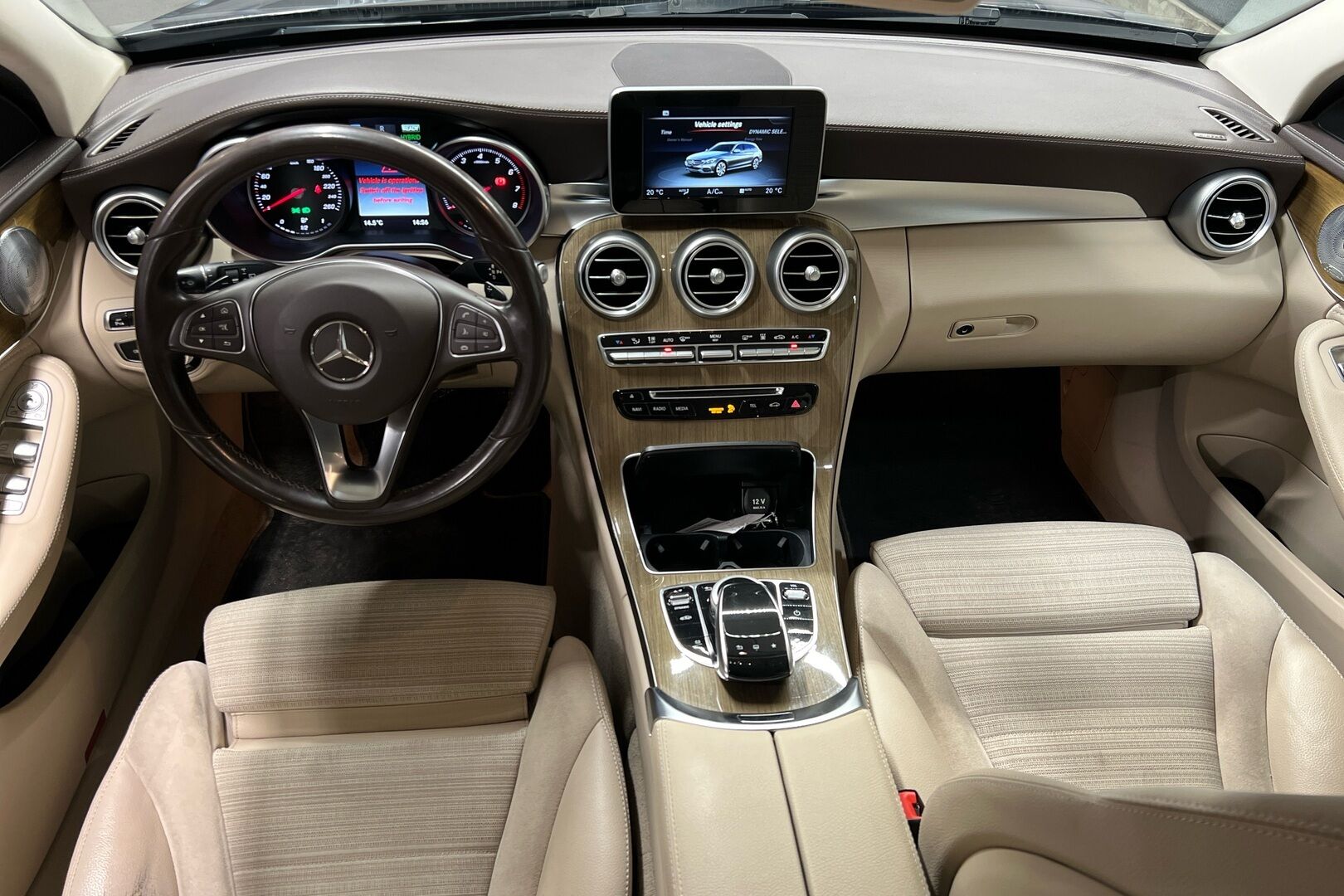 Mercedes-Benz C iso kuva 11