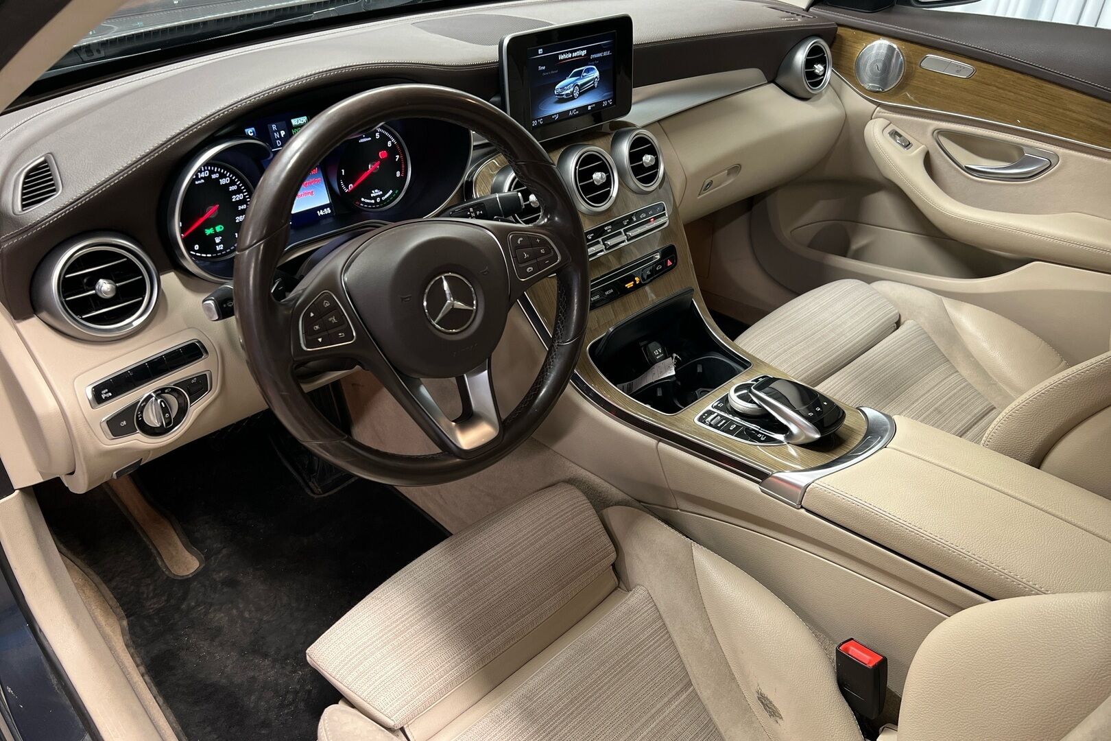 Mercedes-Benz C iso kuva 6