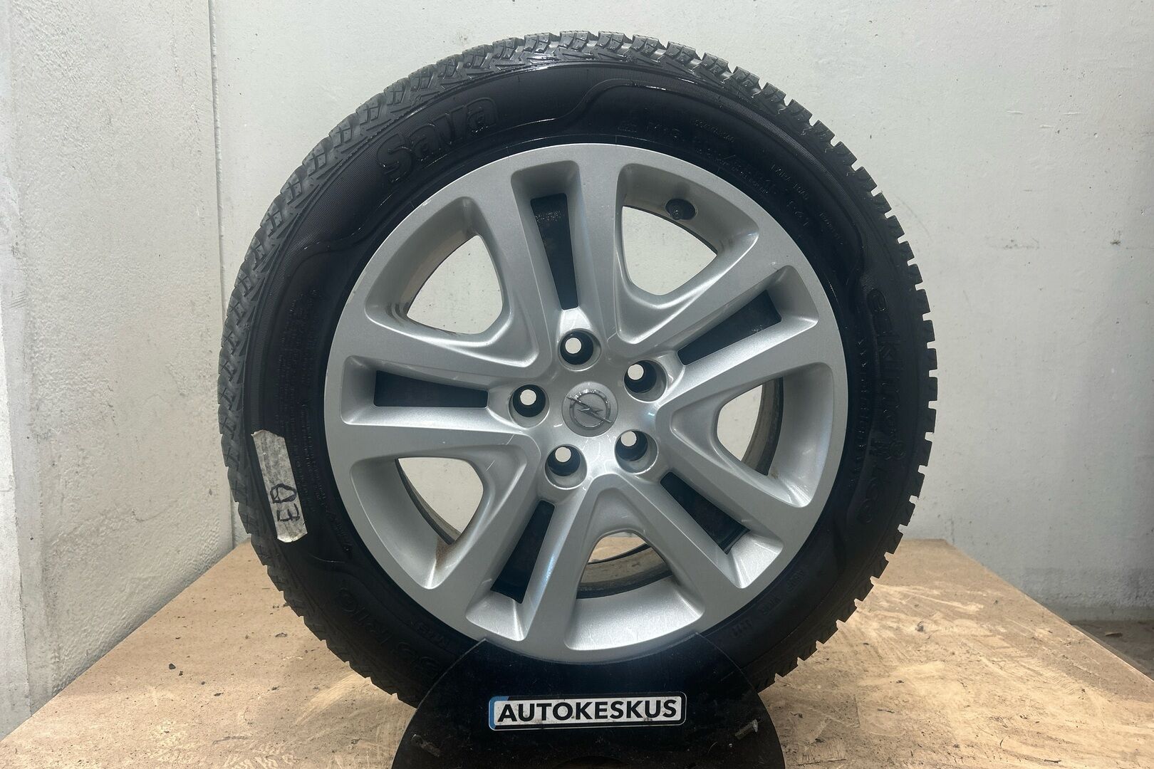 Opel Astra iso kuva 8