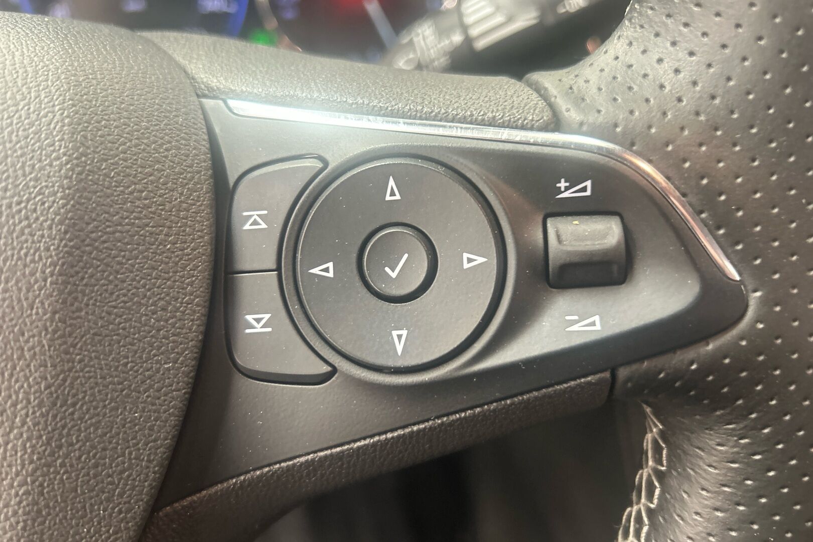 Opel Astra iso kuva 14