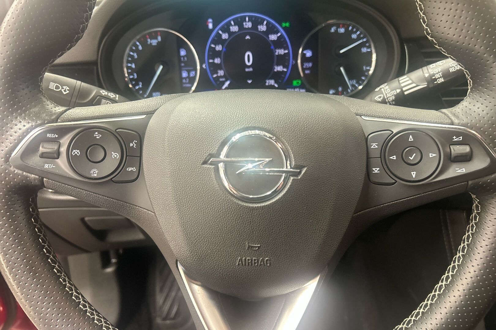 Opel Astra iso kuva 16