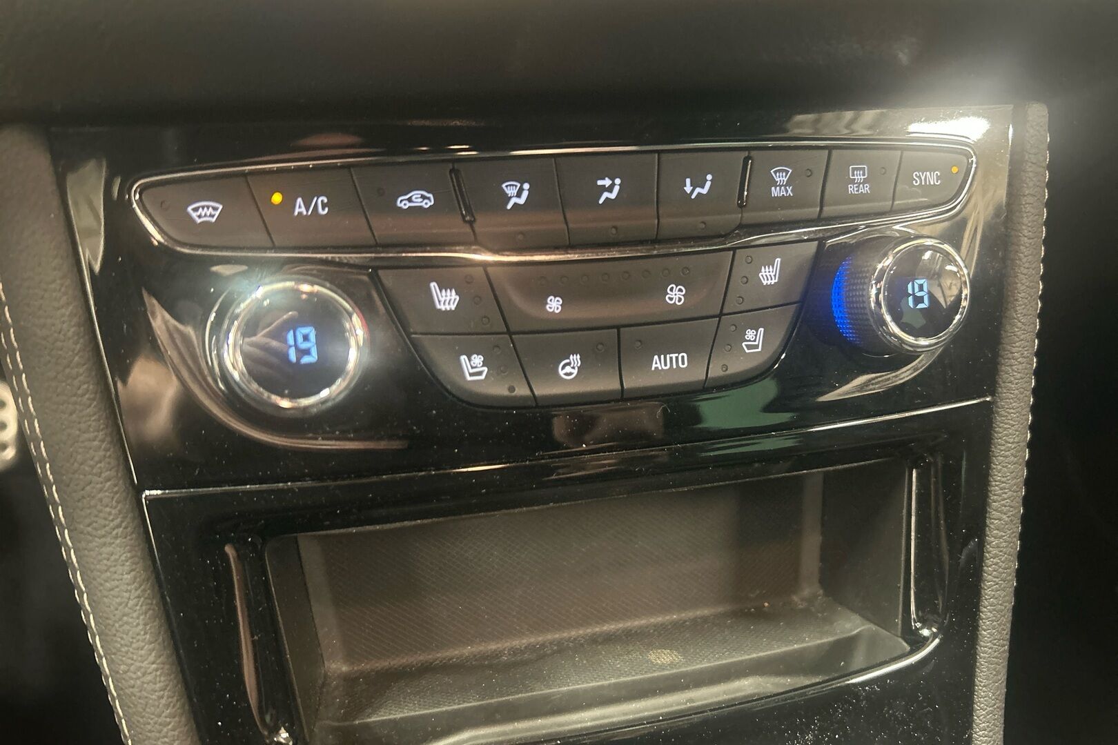 Opel Astra iso kuva 19