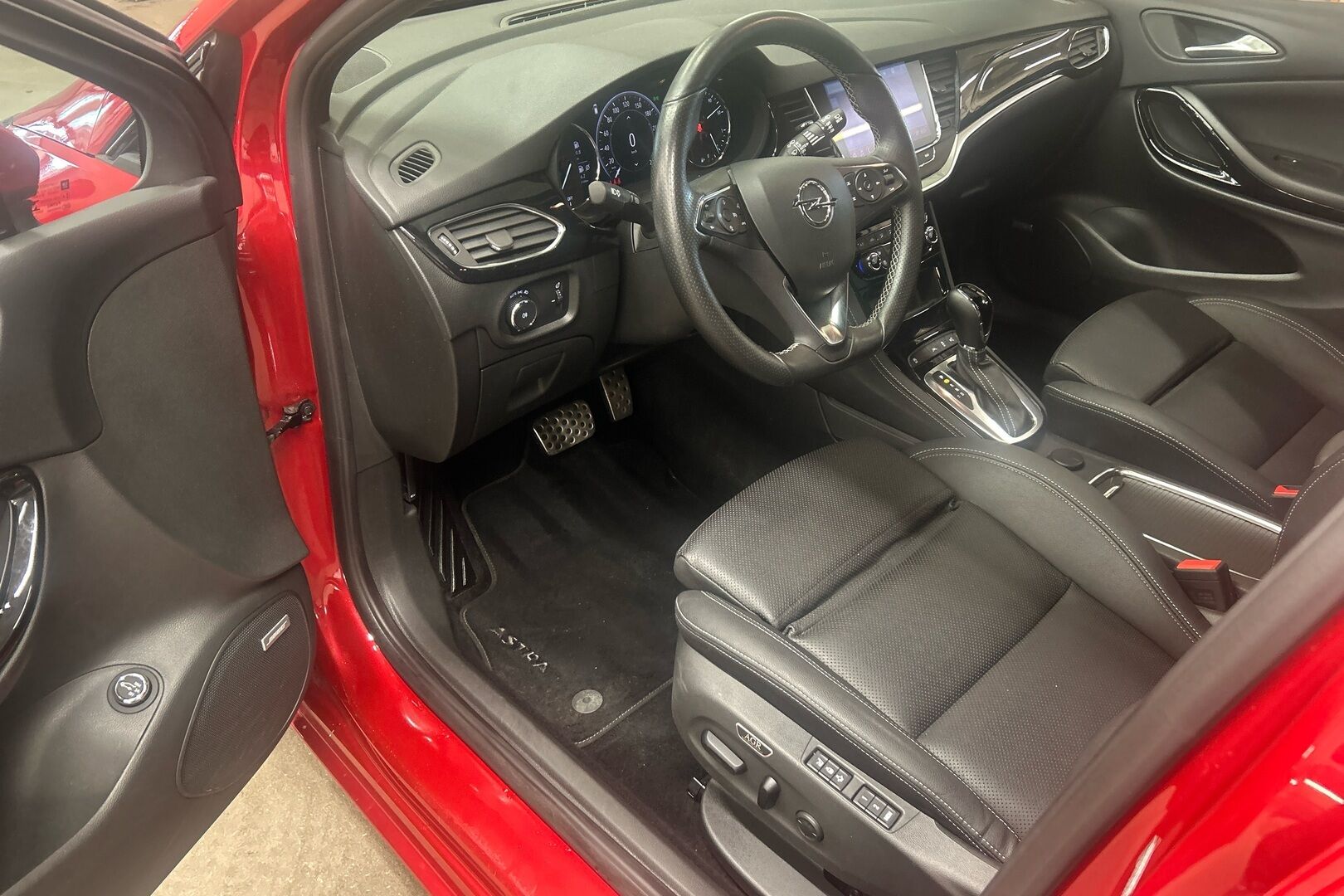 Opel Astra iso kuva 5