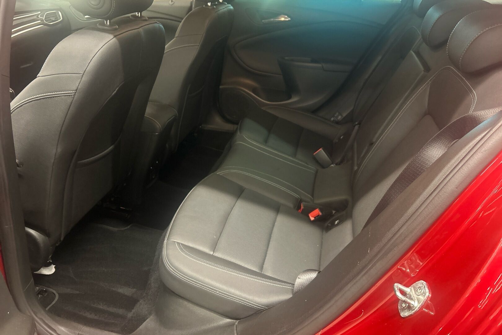 Opel Astra iso kuva 6