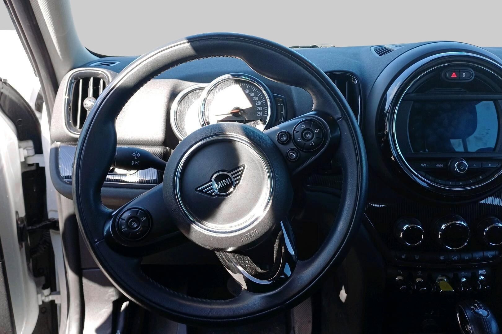 Mini Countryman iso kuva 2