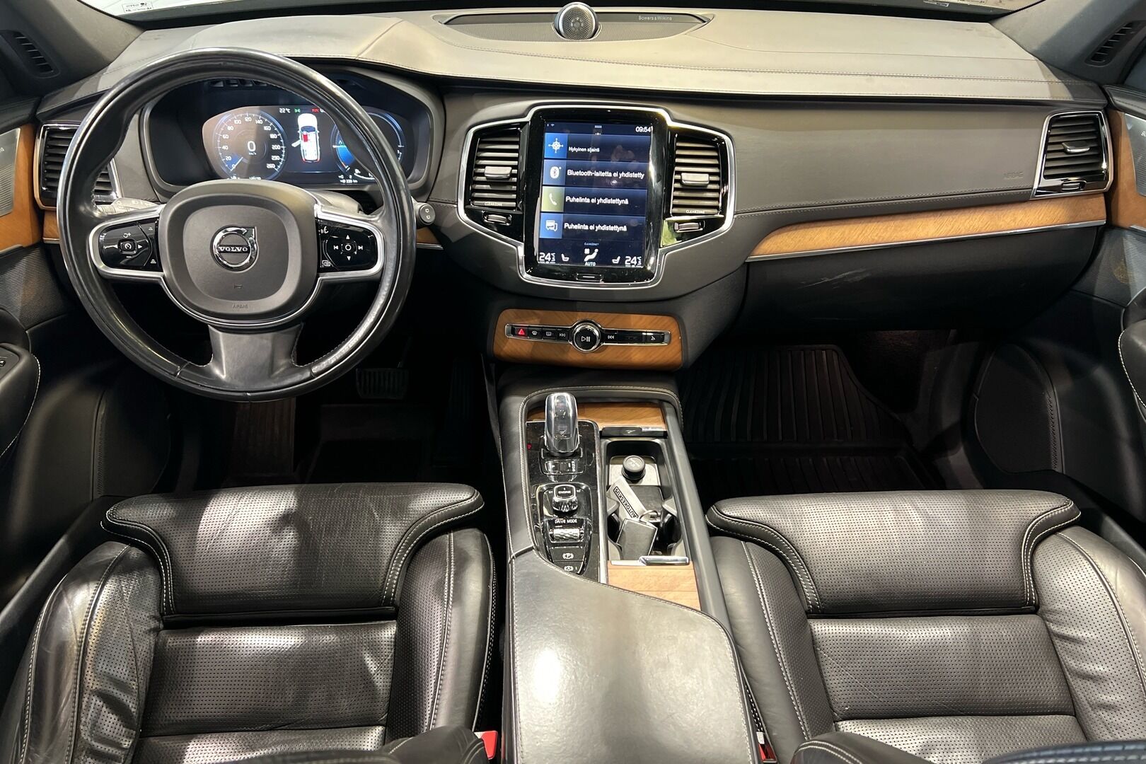Volvo XC90 iso kuva 10