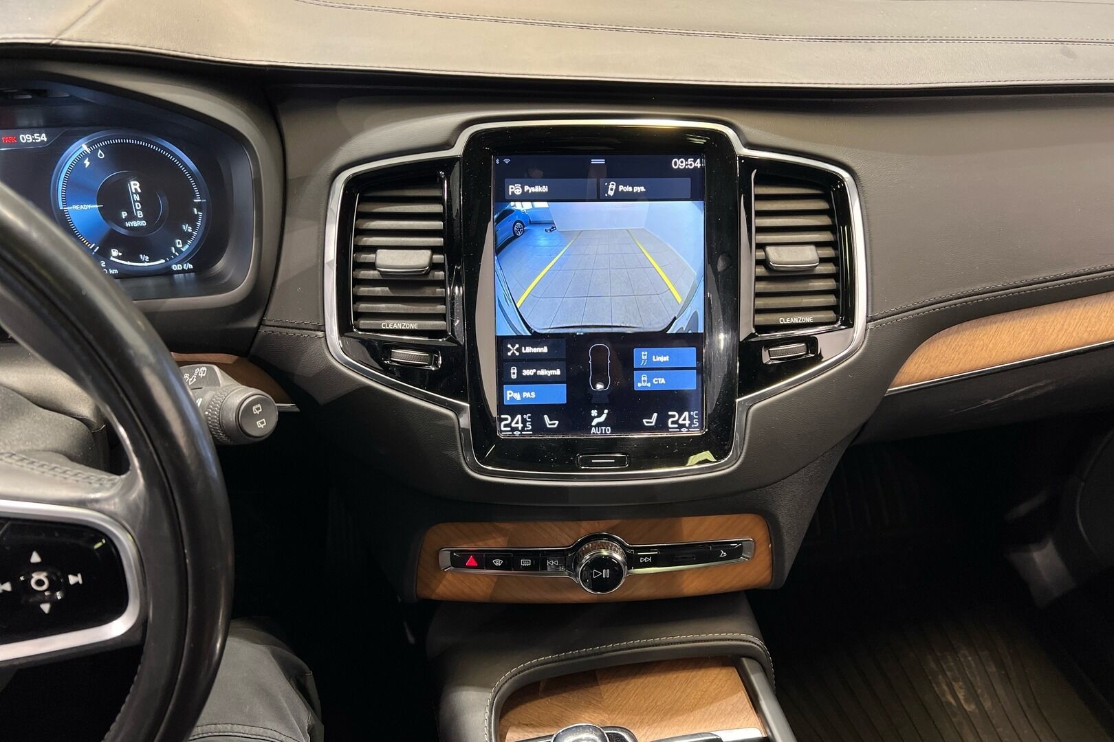 Volvo XC90 iso kuva 16