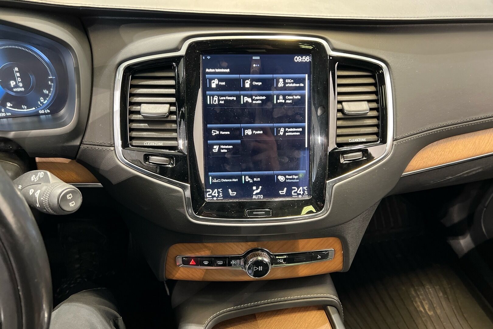 Volvo XC90 iso kuva 18