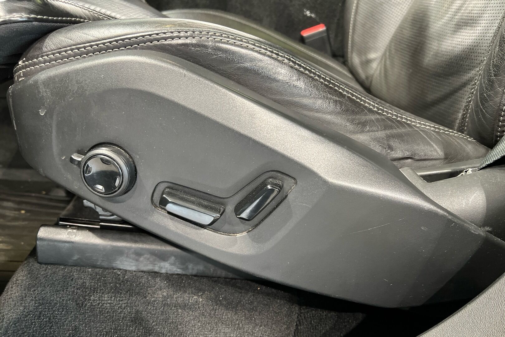 Volvo XC90 iso kuva 22