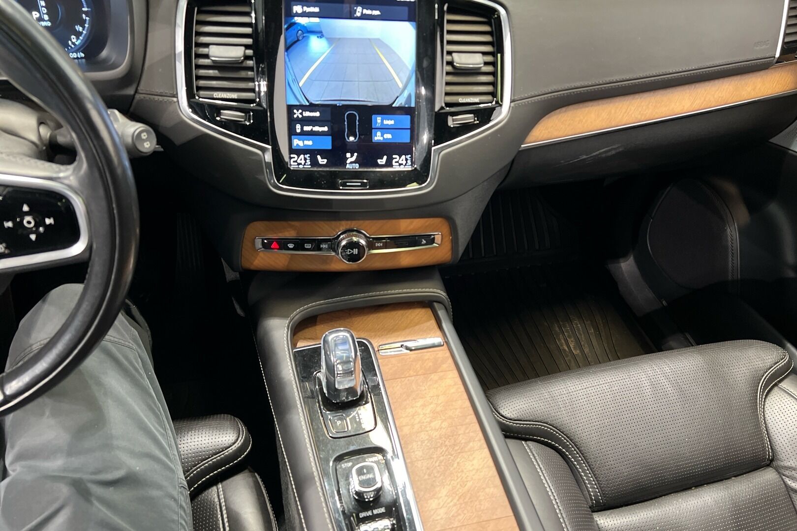 Volvo XC90 iso kuva 23