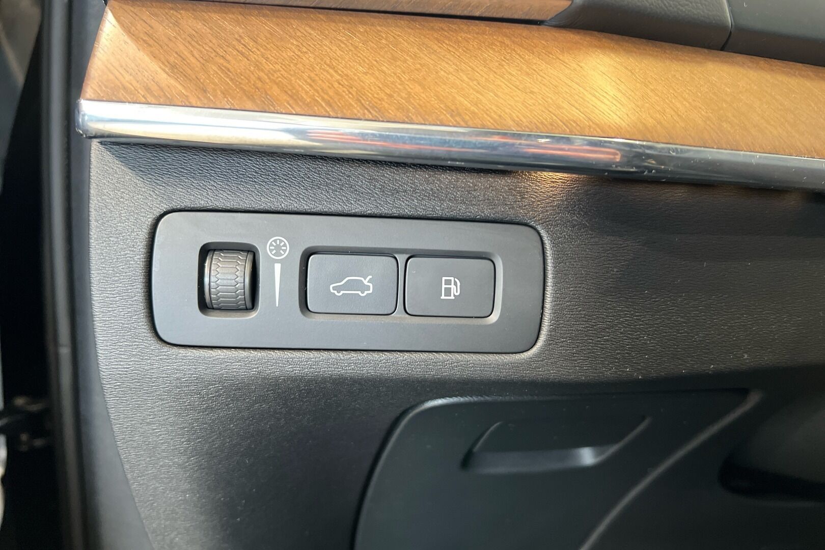 Volvo XC90 iso kuva 24