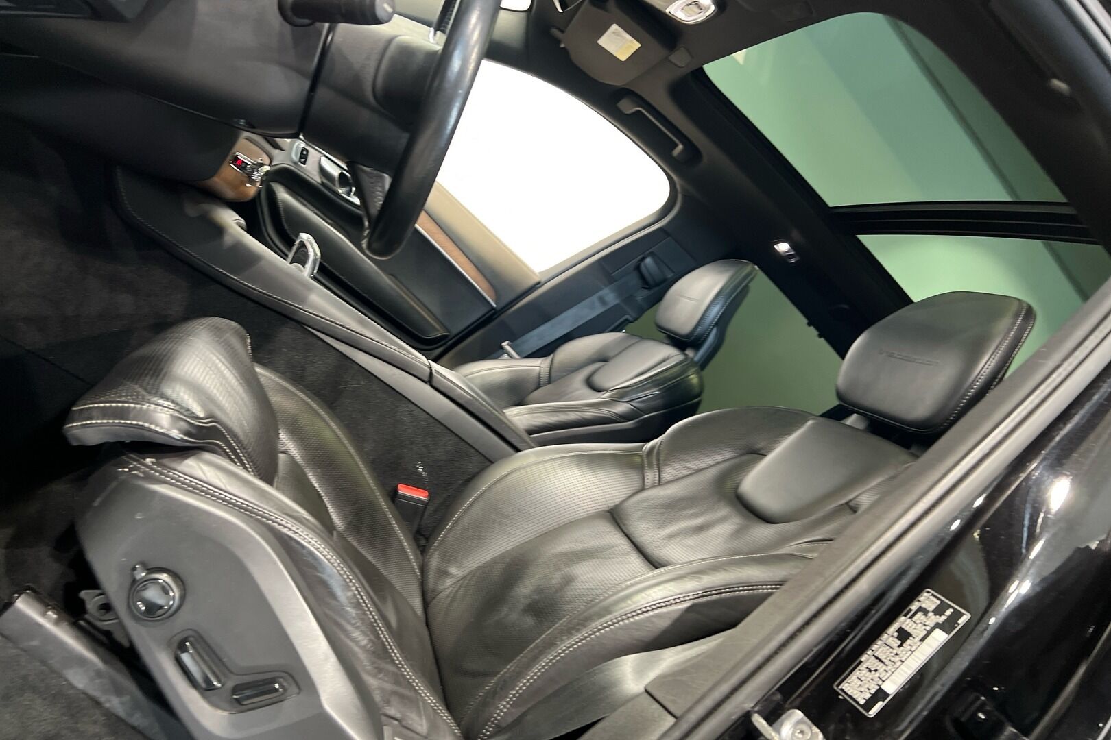 Volvo XC90 iso kuva 25