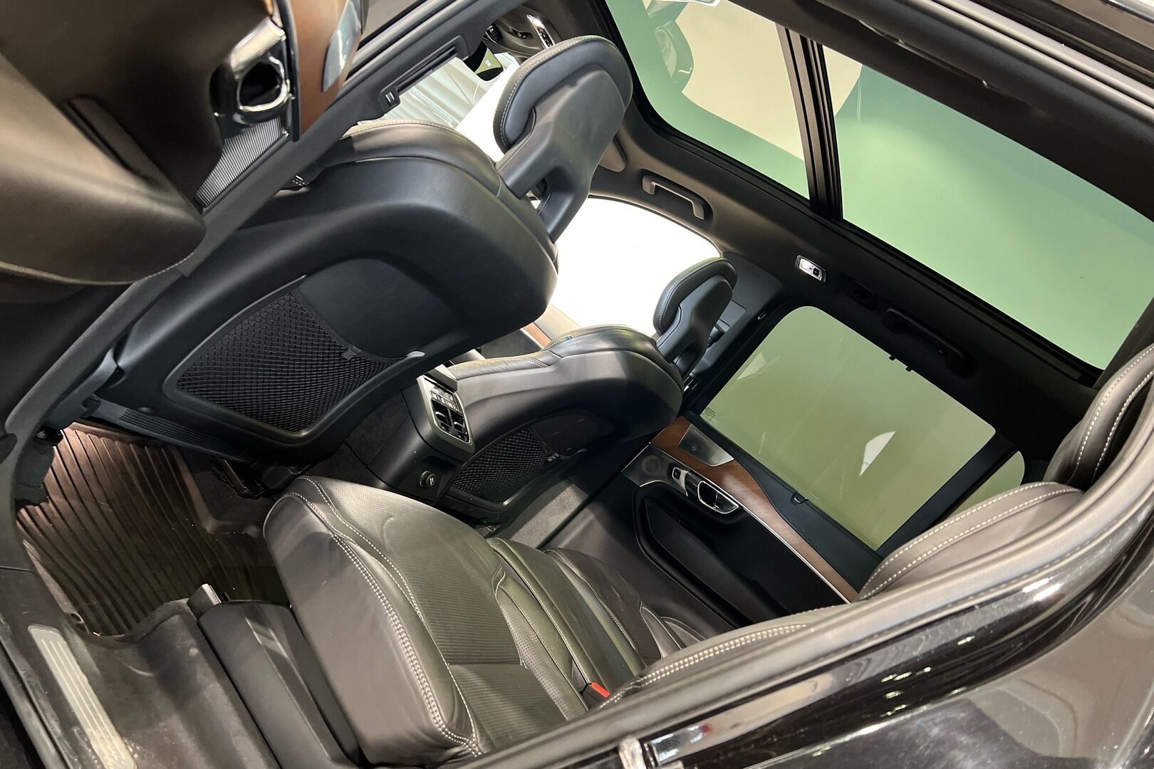 Volvo XC90 iso kuva 28