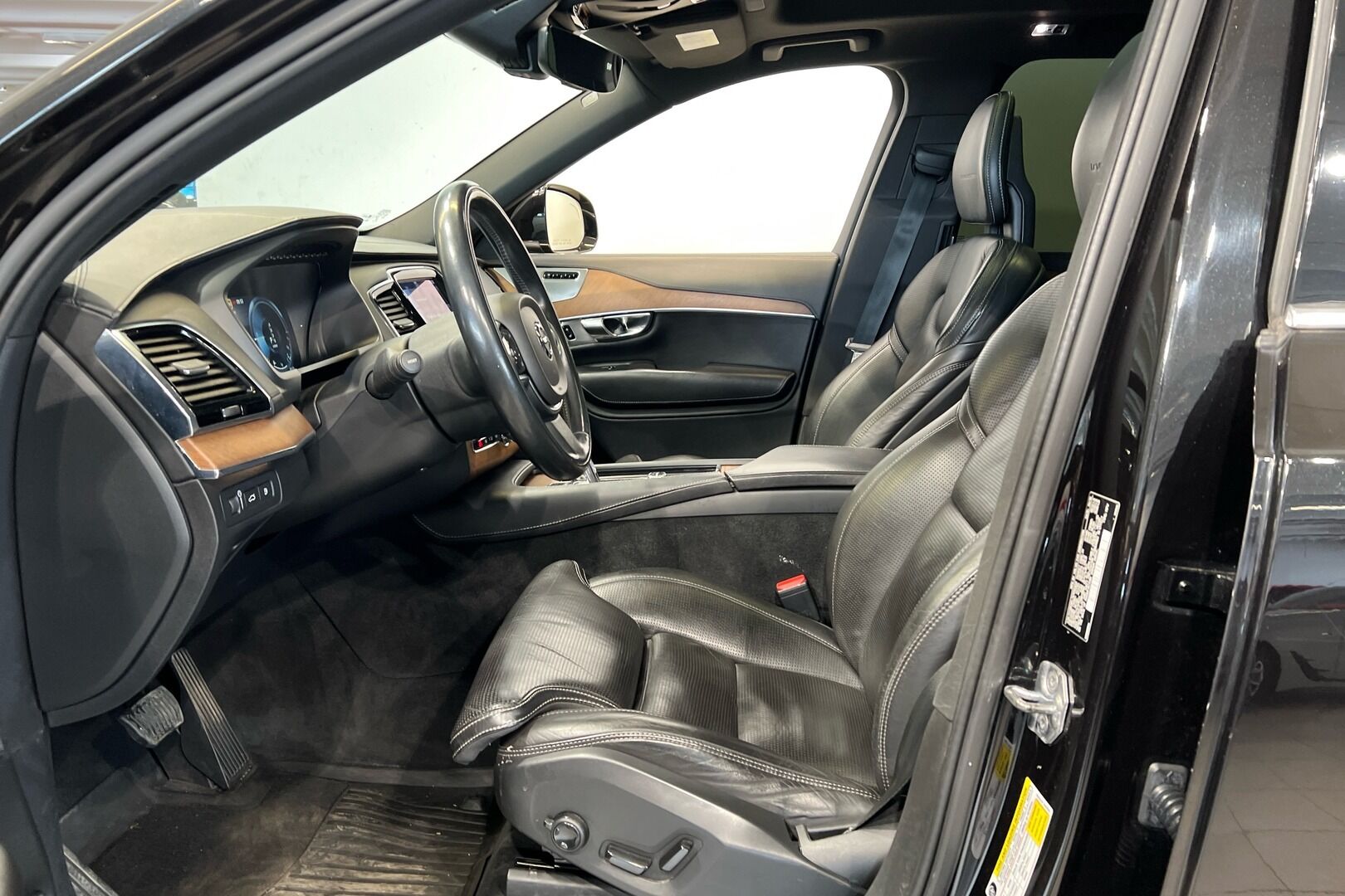 Volvo XC90 iso kuva 7