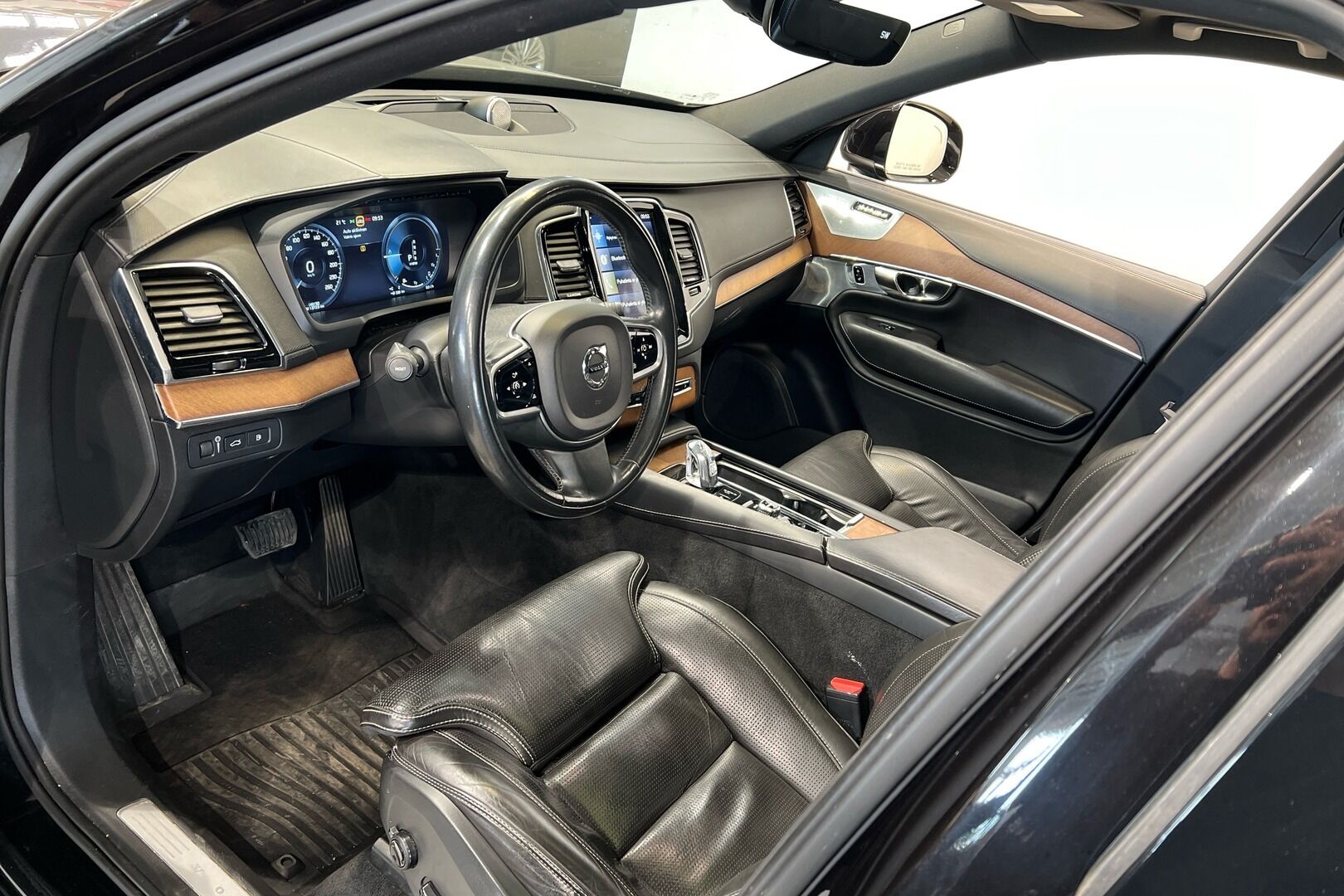 Volvo XC90 iso kuva 8