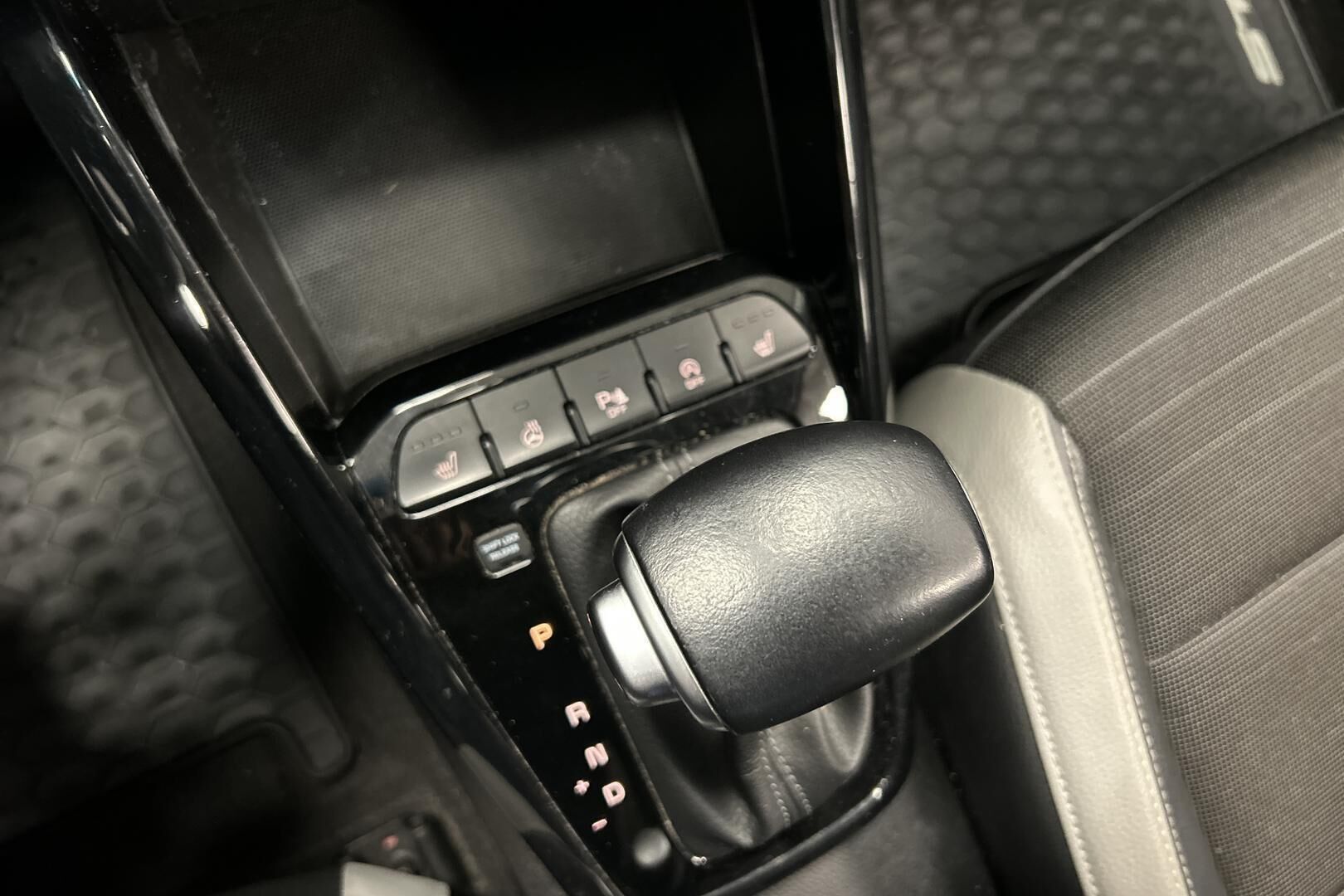 Kia Stonic iso kuva 19