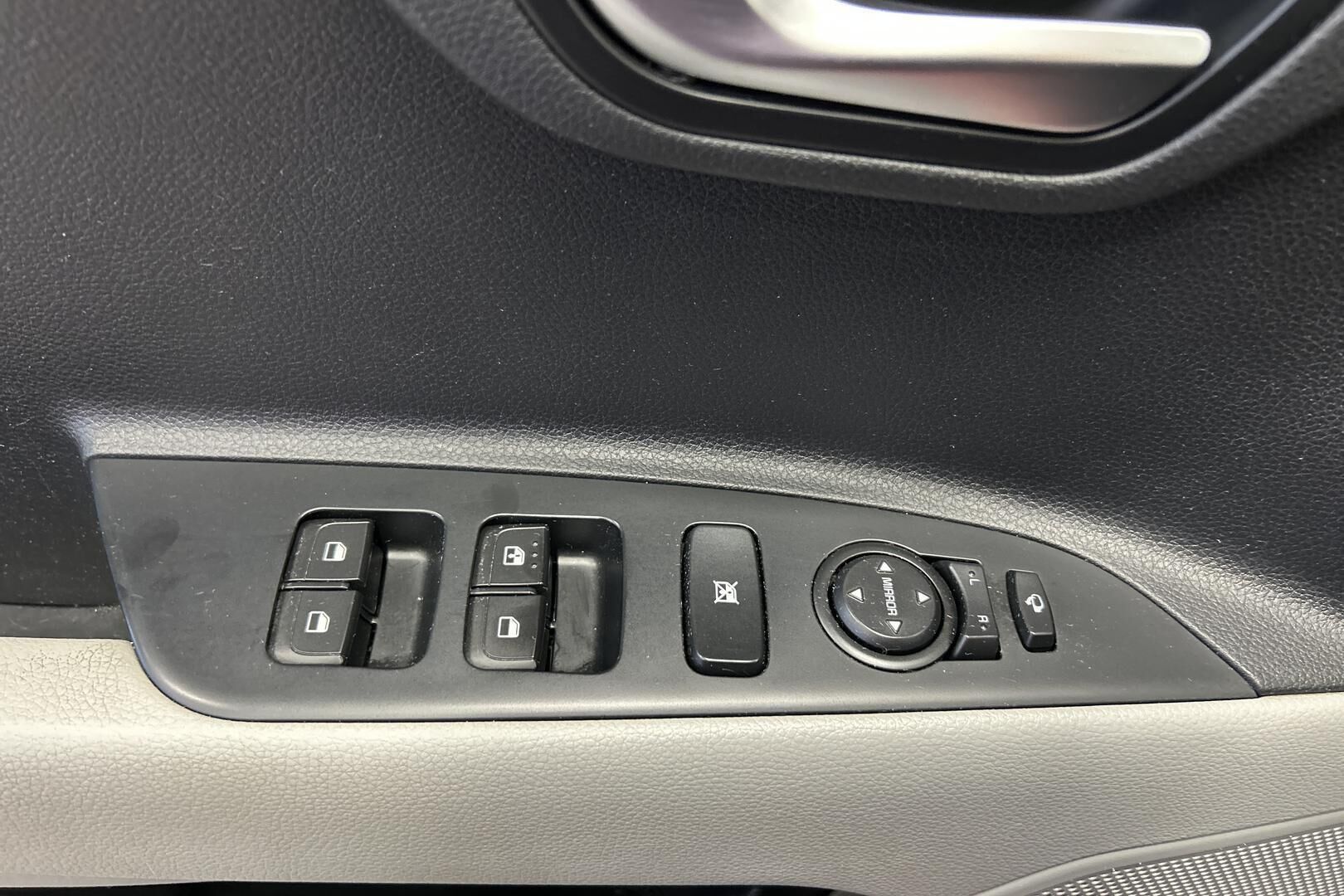 Kia Stonic iso kuva 23