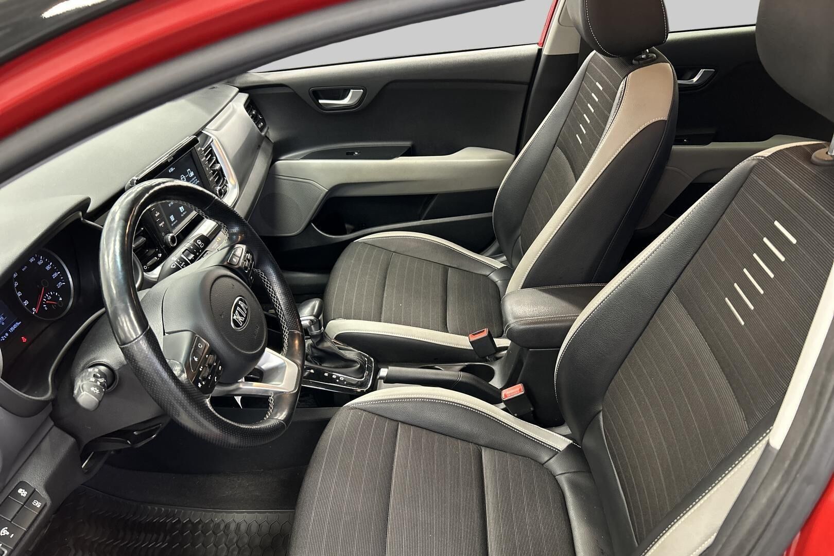 Kia Stonic iso kuva 7