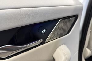 Jaguar I-PACE esikatselu 13