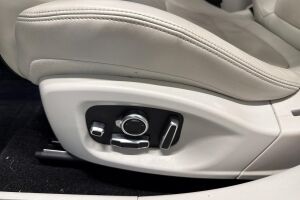 Jaguar I-PACE esikatselu 14