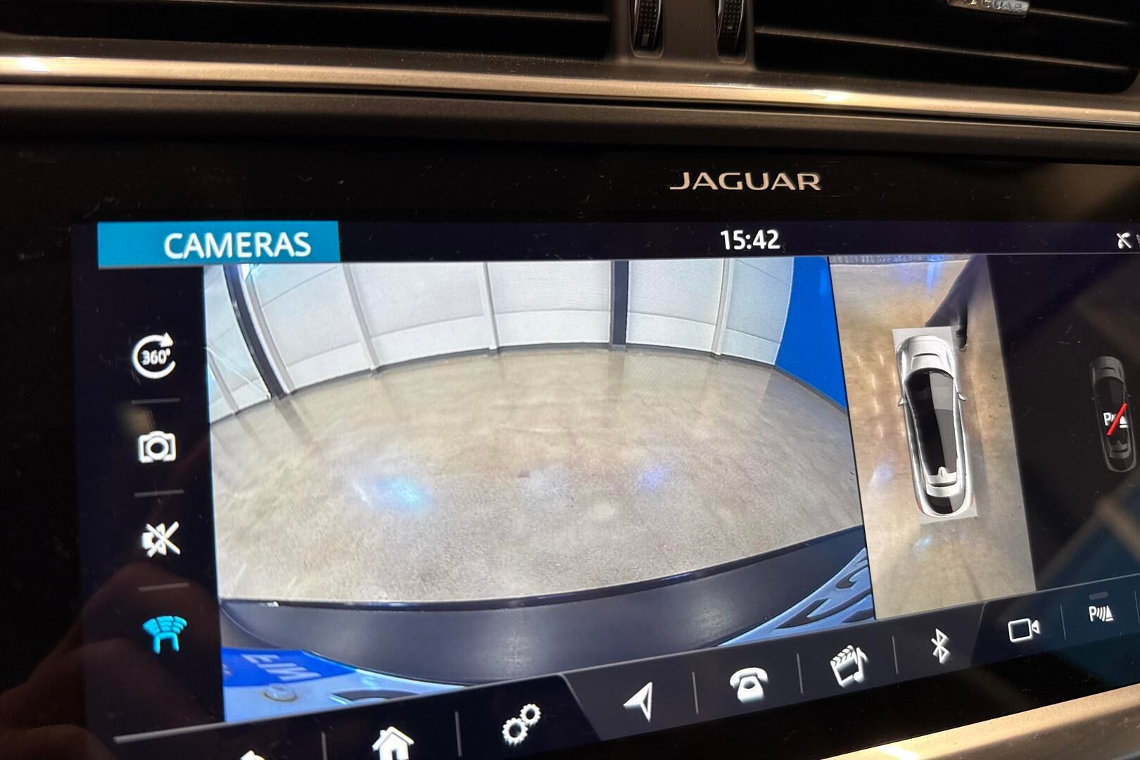 Jaguar I-PACE iso kuva 20