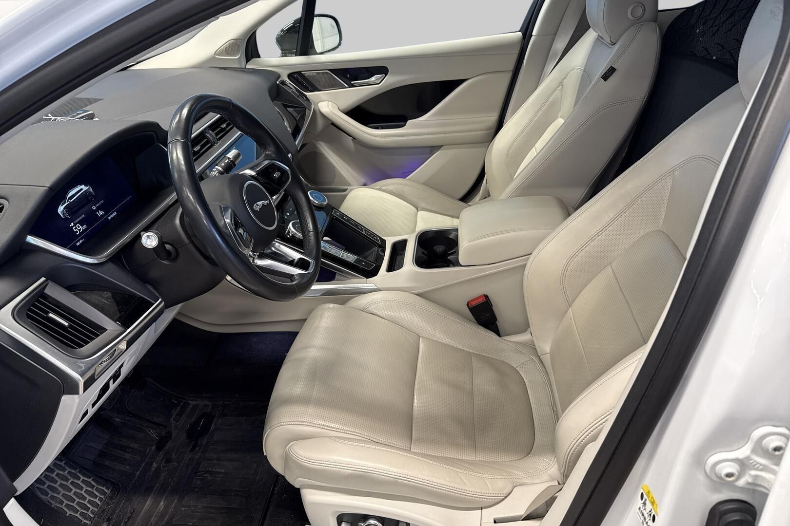 Jaguar I-PACE iso kuva 8