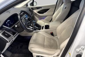 Jaguar I-PACE esikatselu 8