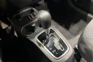 Mitsubishi Space Star esikatselu 17