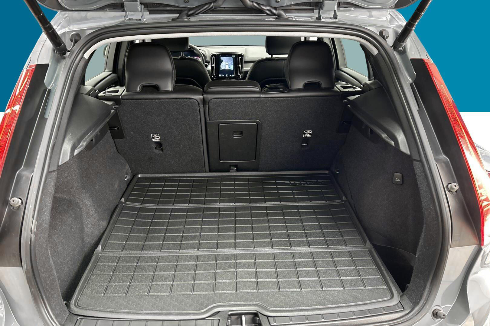 Volvo XC40 iso kuva 9