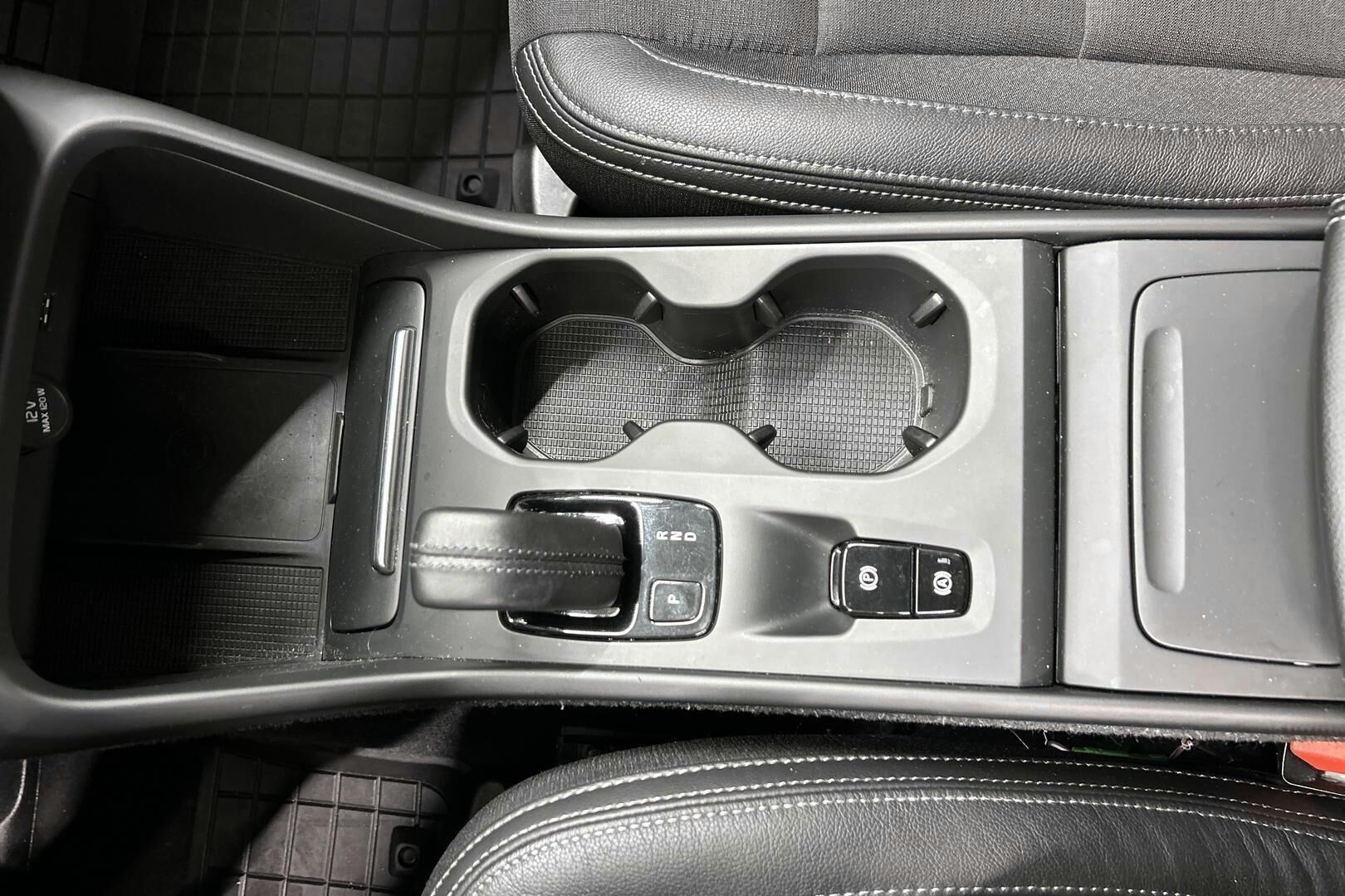 Volvo XC40 iso kuva 15
