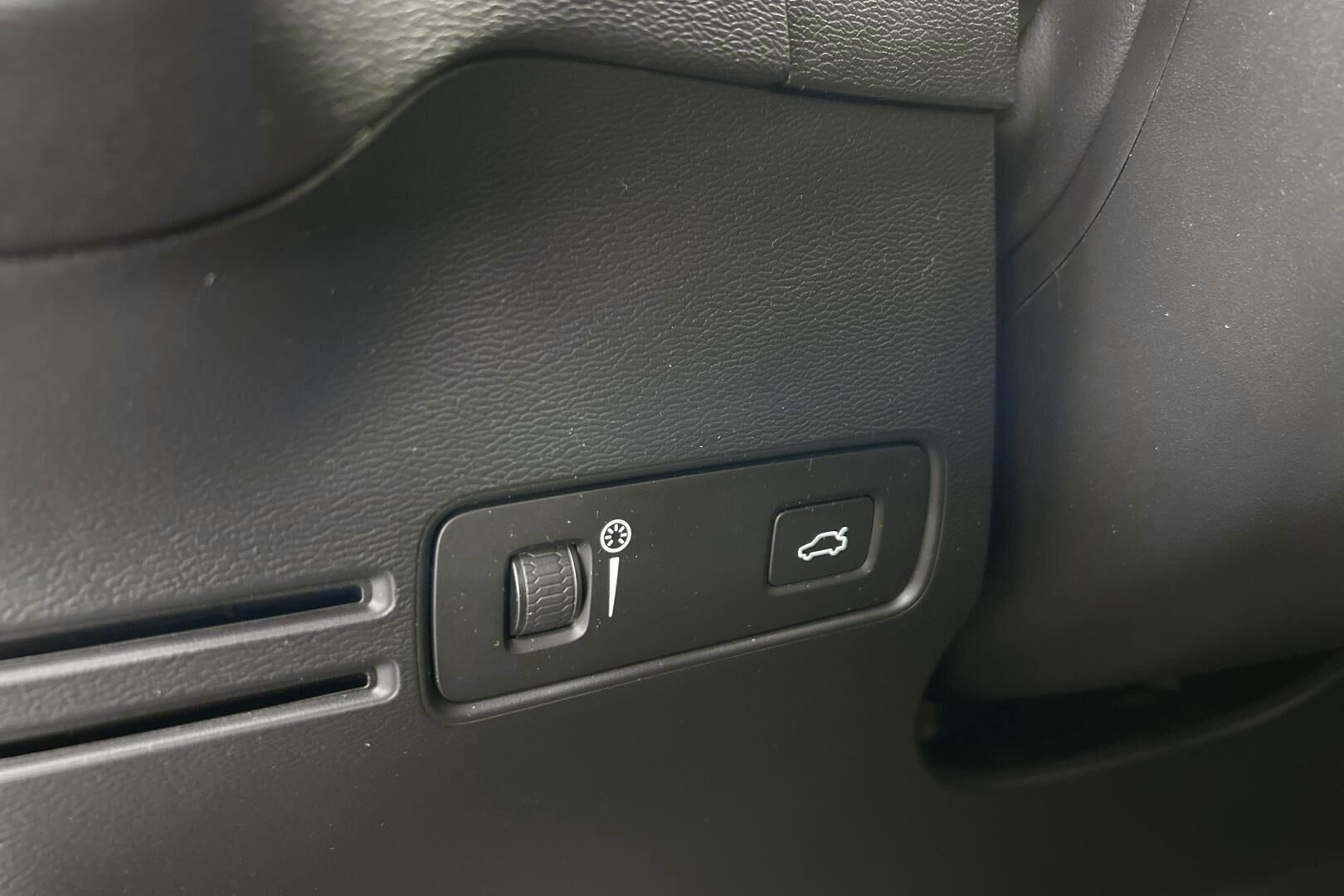 Volvo XC40 iso kuva 22