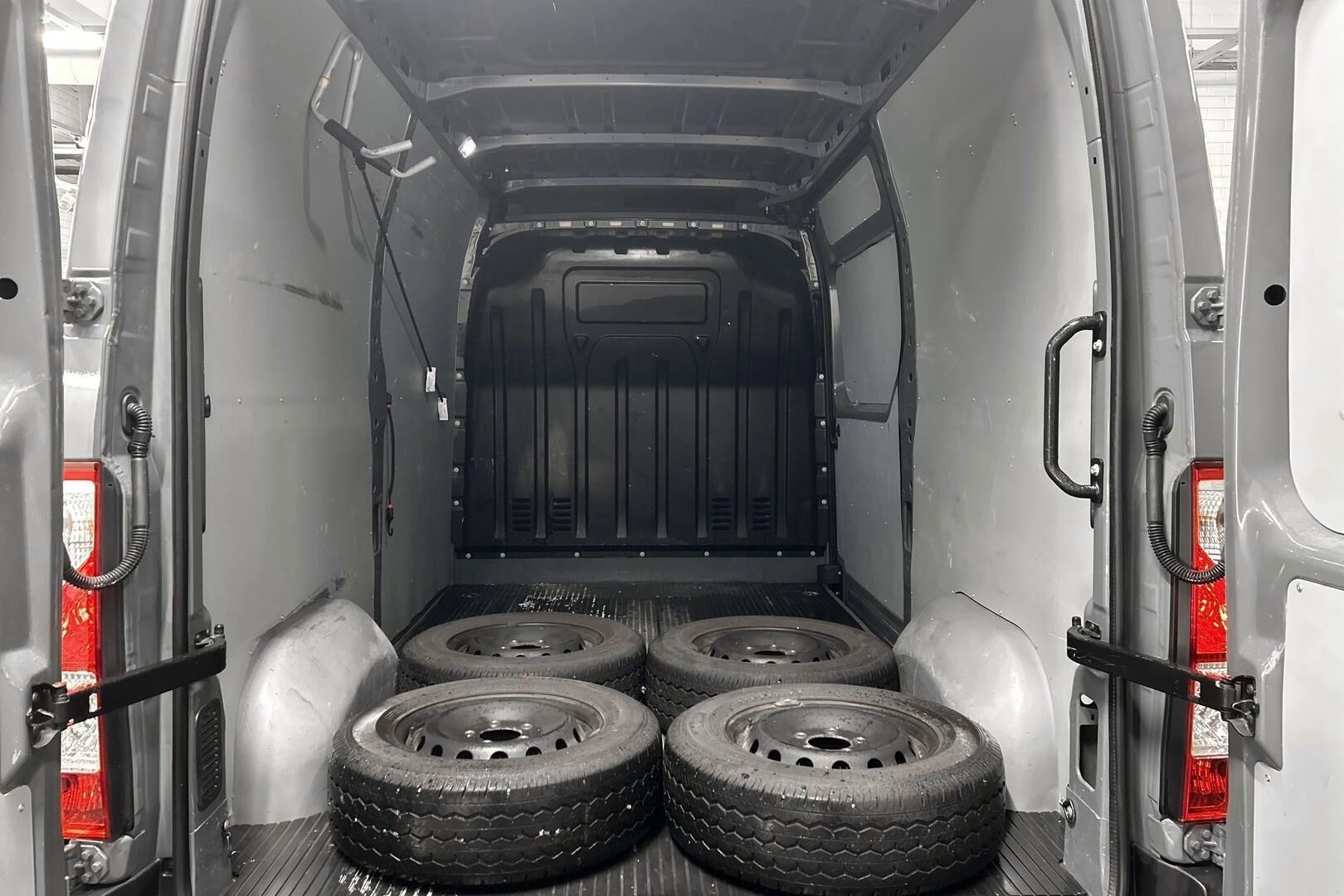 Renault Master iso kuva 11