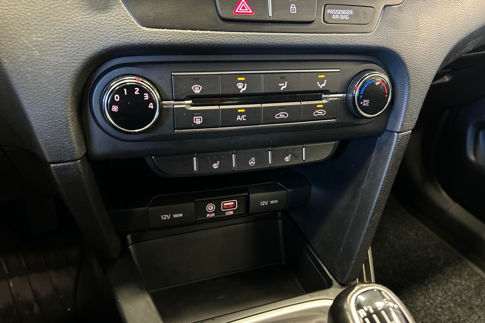 KIA Ceed iso kuva 19