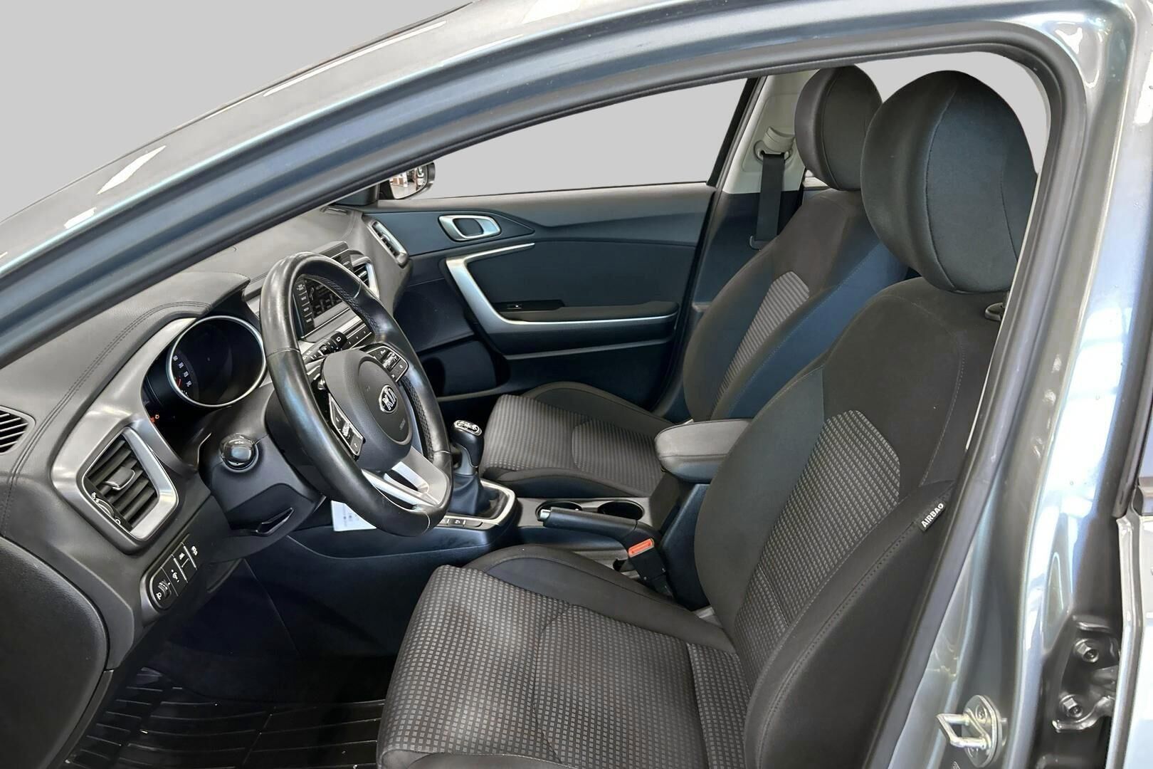 KIA Ceed iso kuva 9