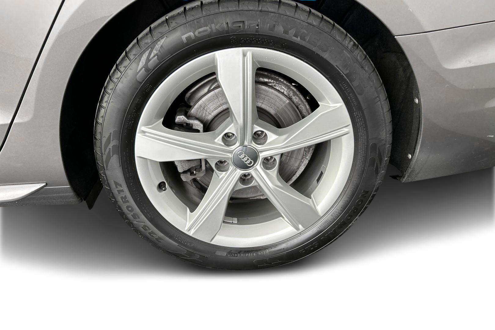 Audi A4 iso kuva 10