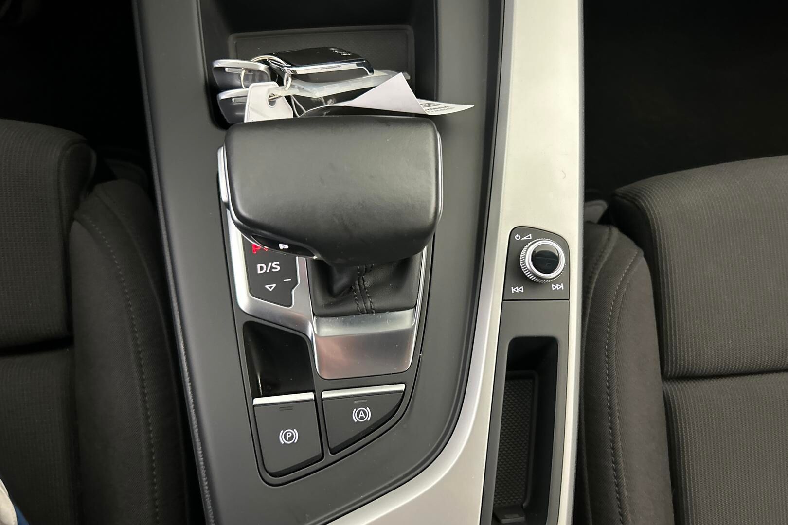 Audi A4 iso kuva 15