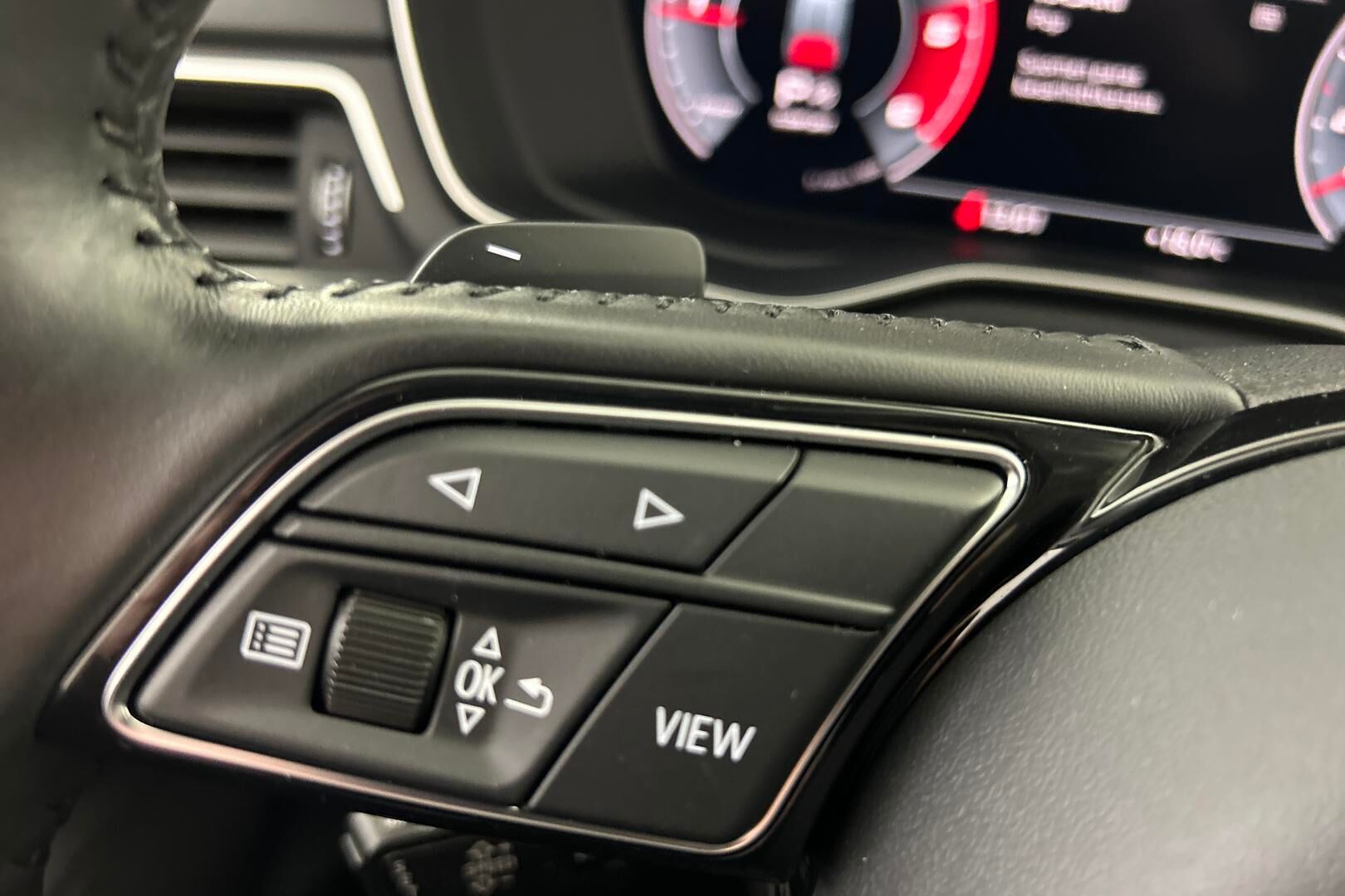 Audi A4 iso kuva 17