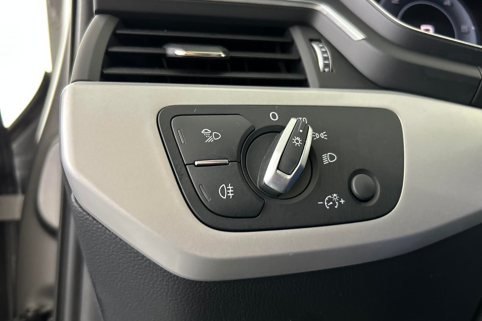 Audi A4 iso kuva 18