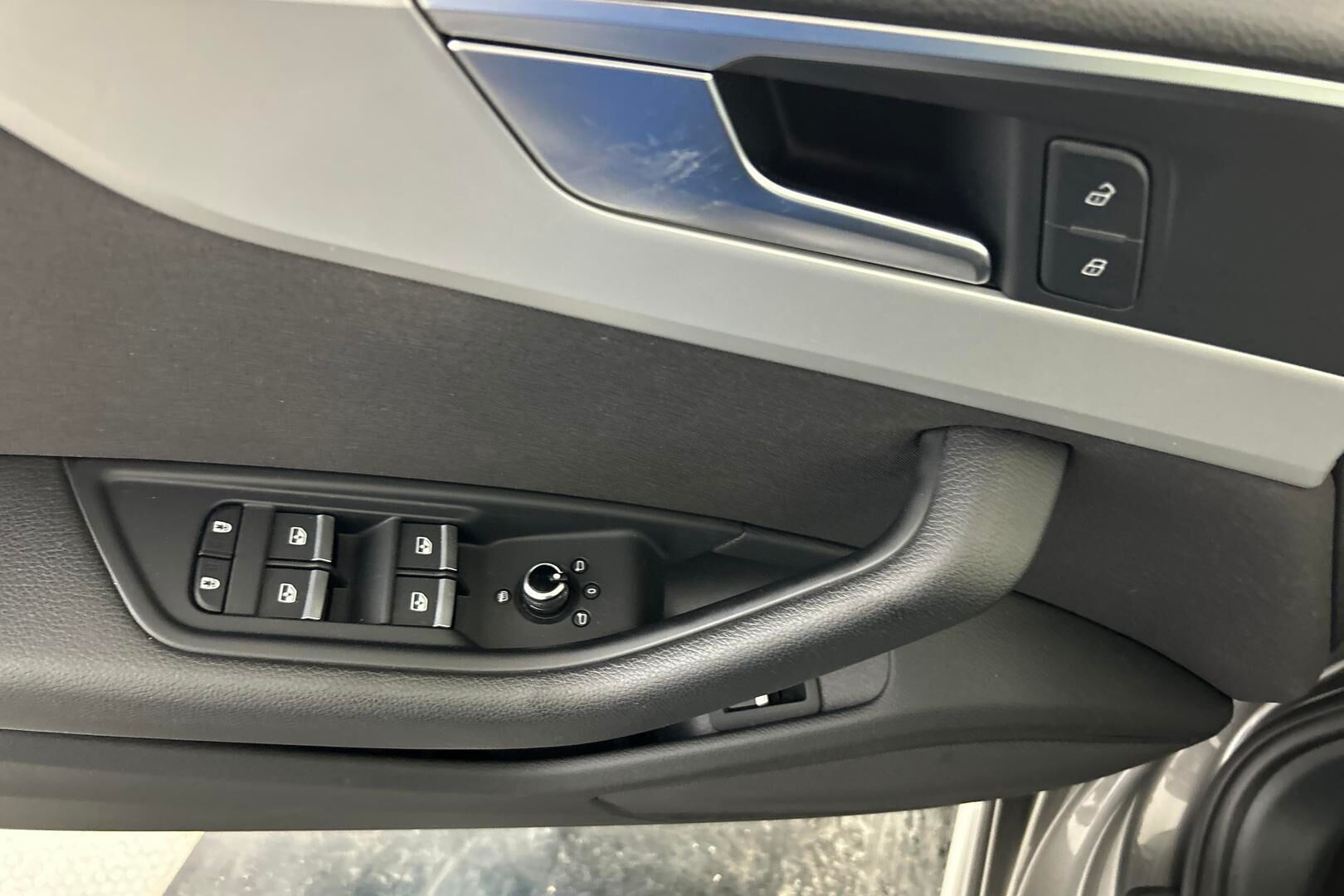 Audi A4 iso kuva 19