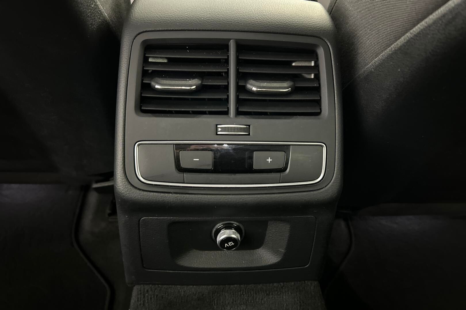 Audi A4 iso kuva 20