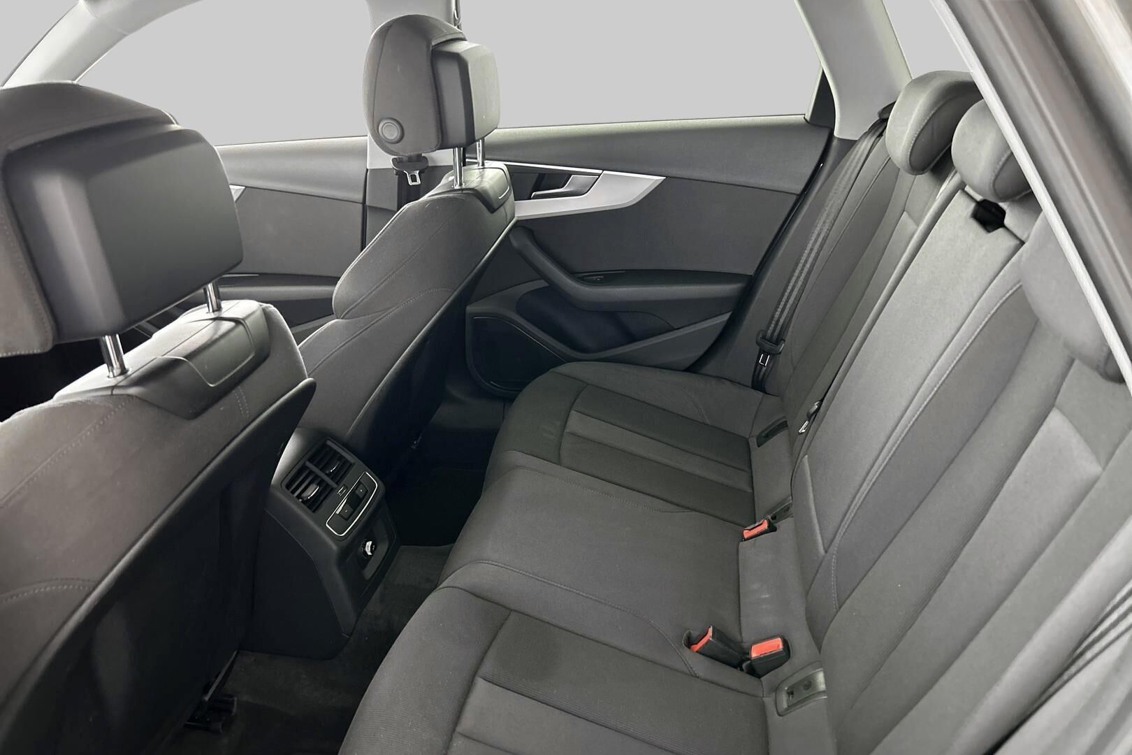 Audi A4 iso kuva 7