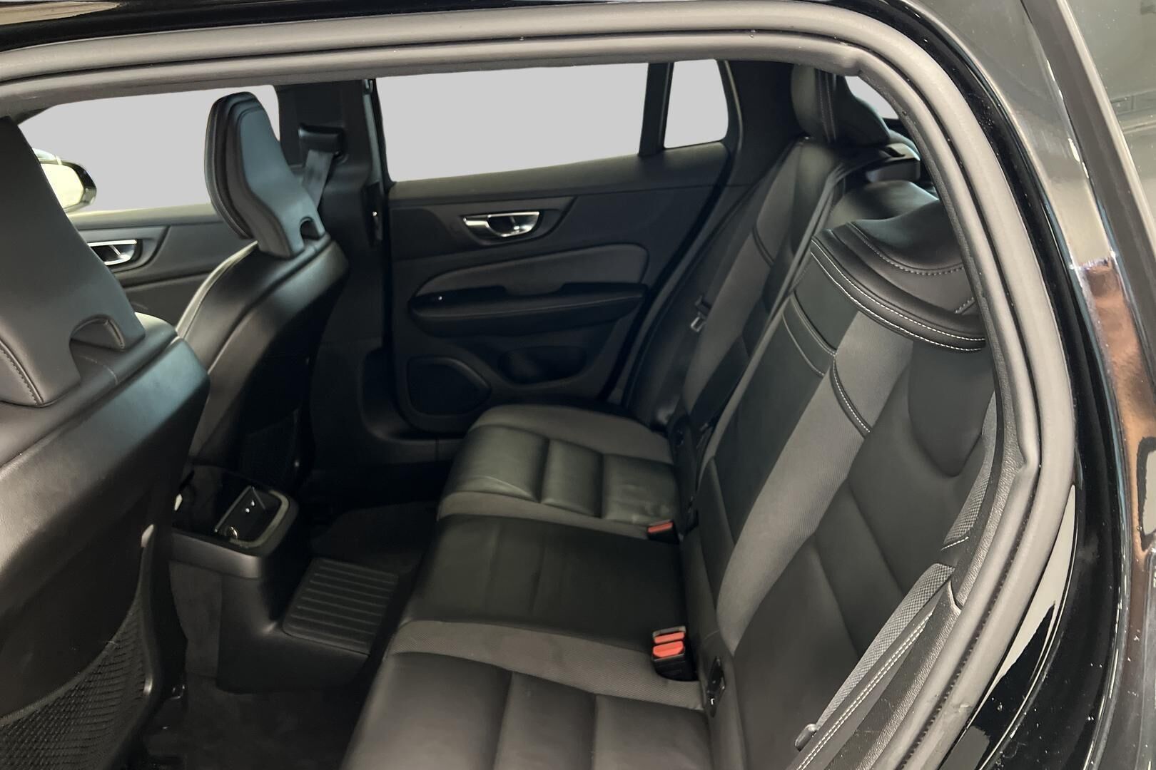 Volvo V60 iso kuva 10