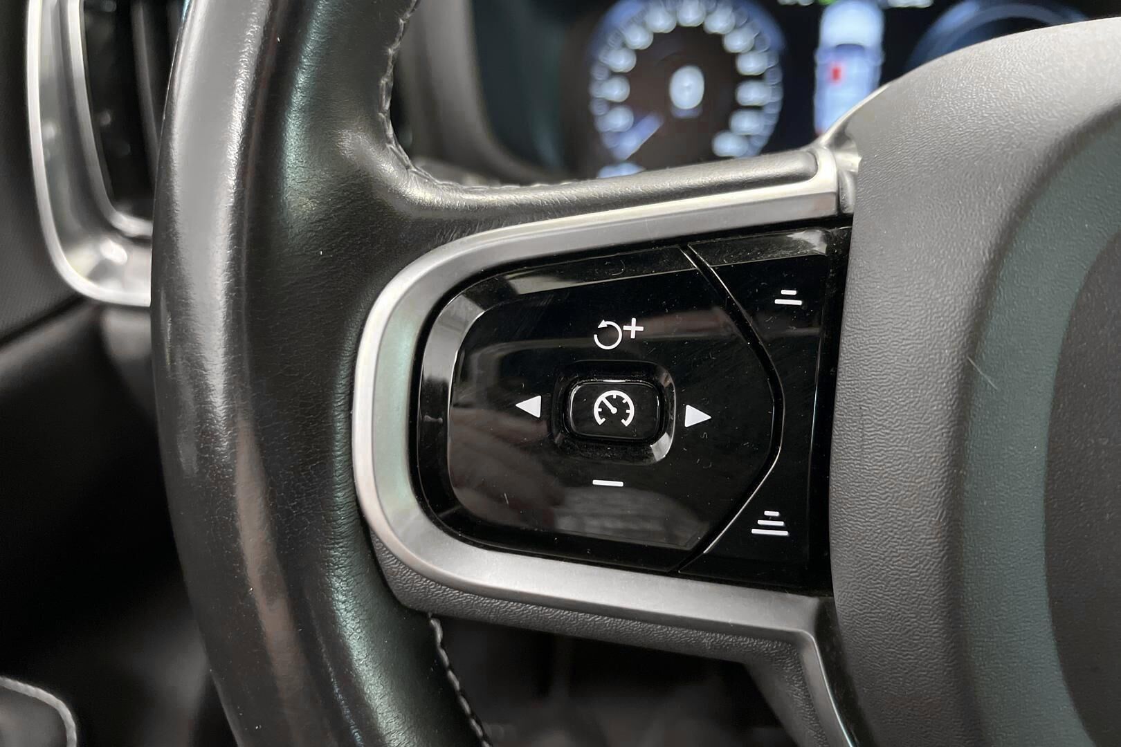 Volvo V60 iso kuva 17