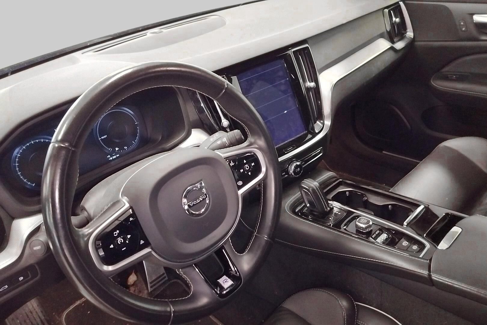 Volvo V60 iso kuva 1